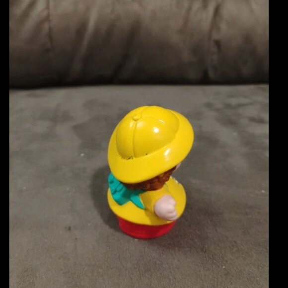 Fisher Price Little People Raincoat Maggie Plastic Action Figure Toy - Picture 4 of 10